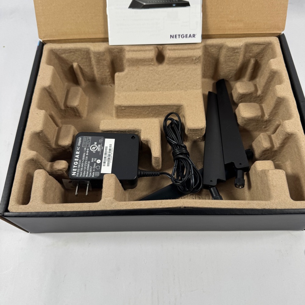 NETGEAR Nighthawk R7000 AC1900 Smart WiFi Router Complete In Box - Picture 5 of 6
